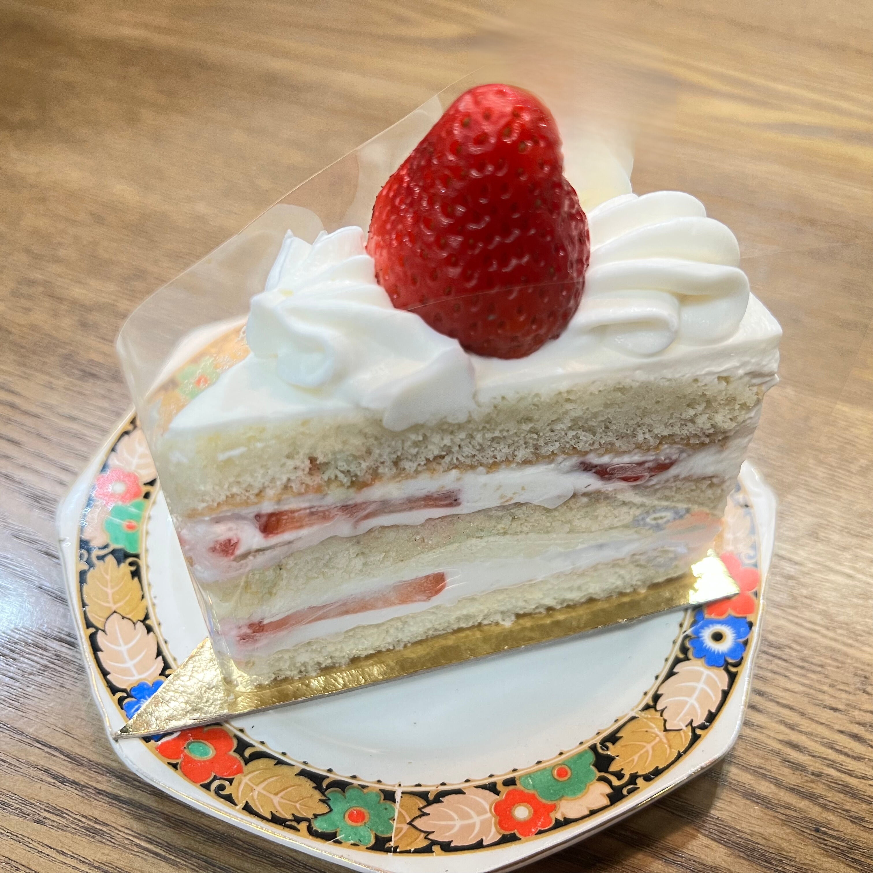 Whole Strawberry Shortcake / イチゴショートケーキ （ホール
